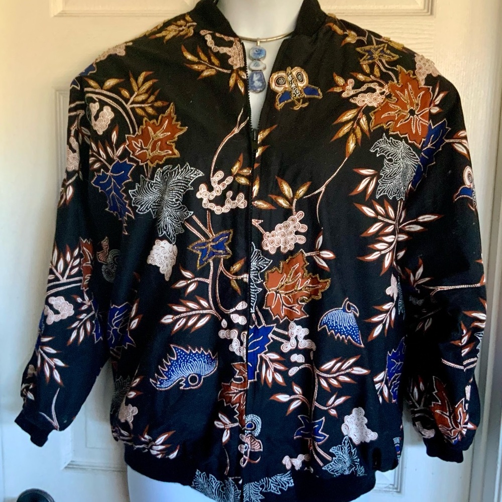 NWOT…THEMES…oversized Floral Embroidered Jacket